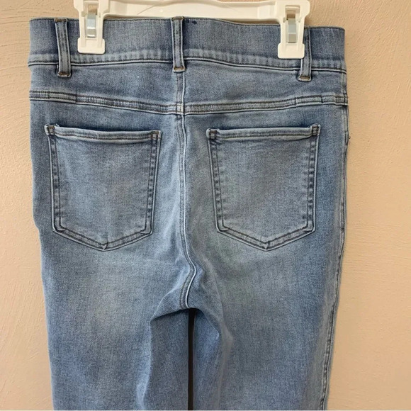 Spanx Skinny Jeans in Light Vintage Wash Size Small - Picture 7 of 9